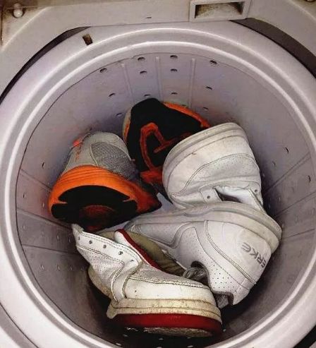 洗衣机能够用来“洗鞋子”吗？听家政阿姨分析完，不了解真是亏了(图2)