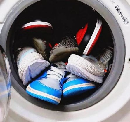 洗衣机能够用来“洗鞋子”吗？听家政阿姨分析完，不了解真是亏了(图1)